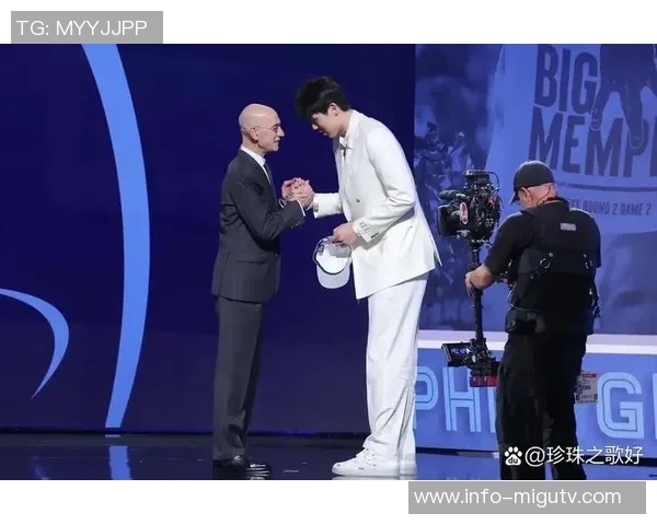 小杨带动开拓者周边商品销售激增813引发广泛关注 小杨带动开拓者周边商品销售激增813引发广泛关注